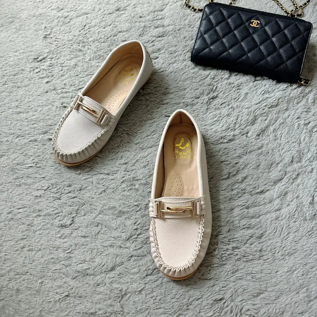 JP23 - Gold-Buckle Loafers