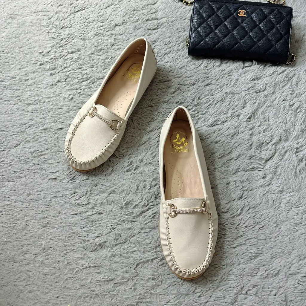 JP24 - Chain-Embellished Loafers