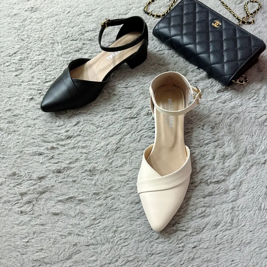 MA45 - Ankle-Strap Pointed-Toe Heels (39)