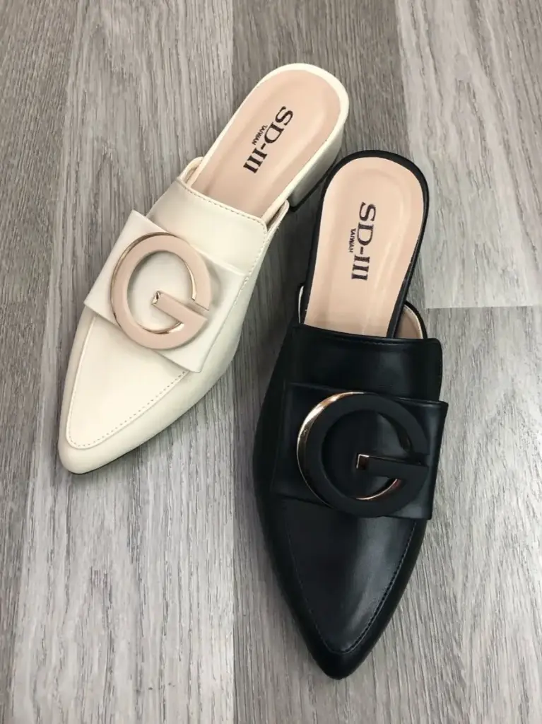 SD2 - Metallic-Buckle Pointed Mules (Black, 36)