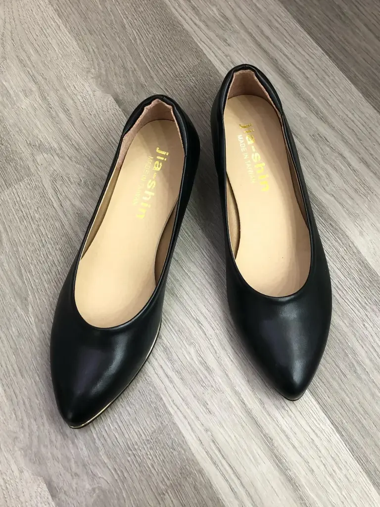 T3809 - Classic Black Low Block Heels