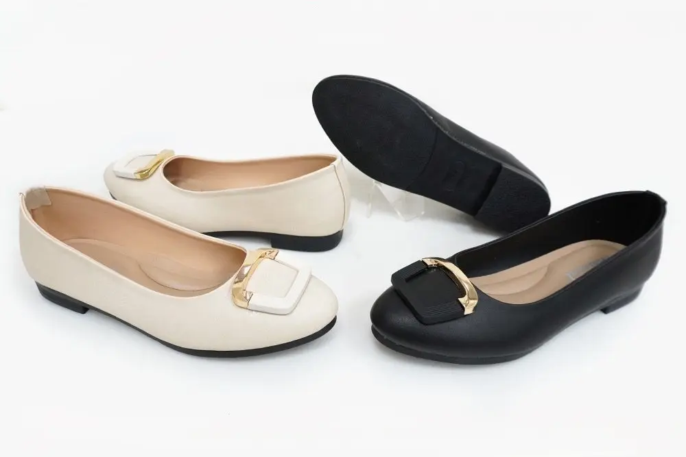 T53137 - Metallic-Buckle Round-Toe Flats