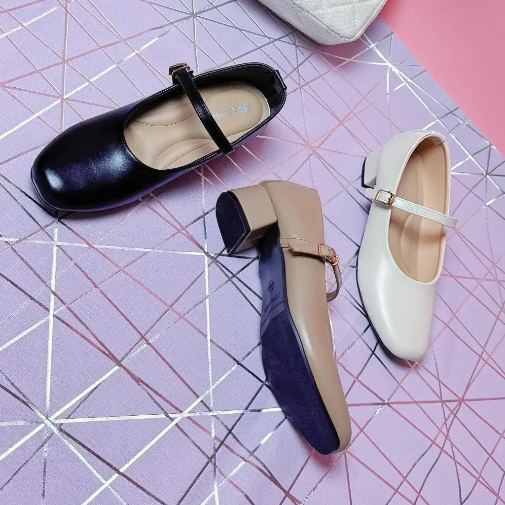T72513 - Mary Jane Low Block Heels