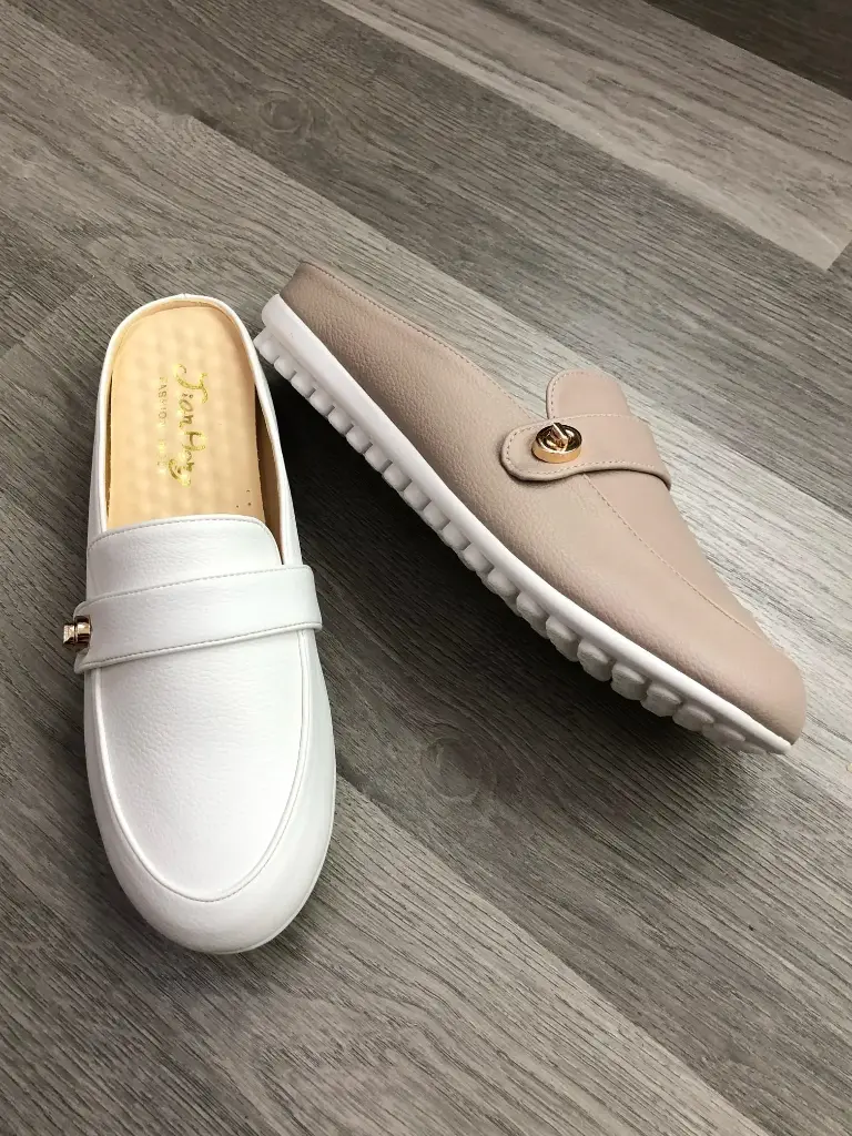 T8858 - Pebbled Slip-On Loafers