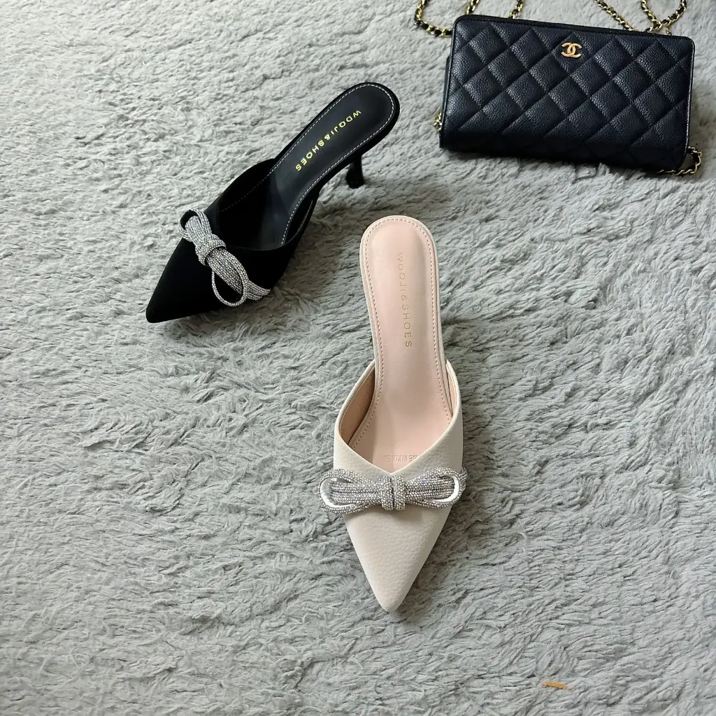 WD4 - Bow-Embellished Pointed Heels