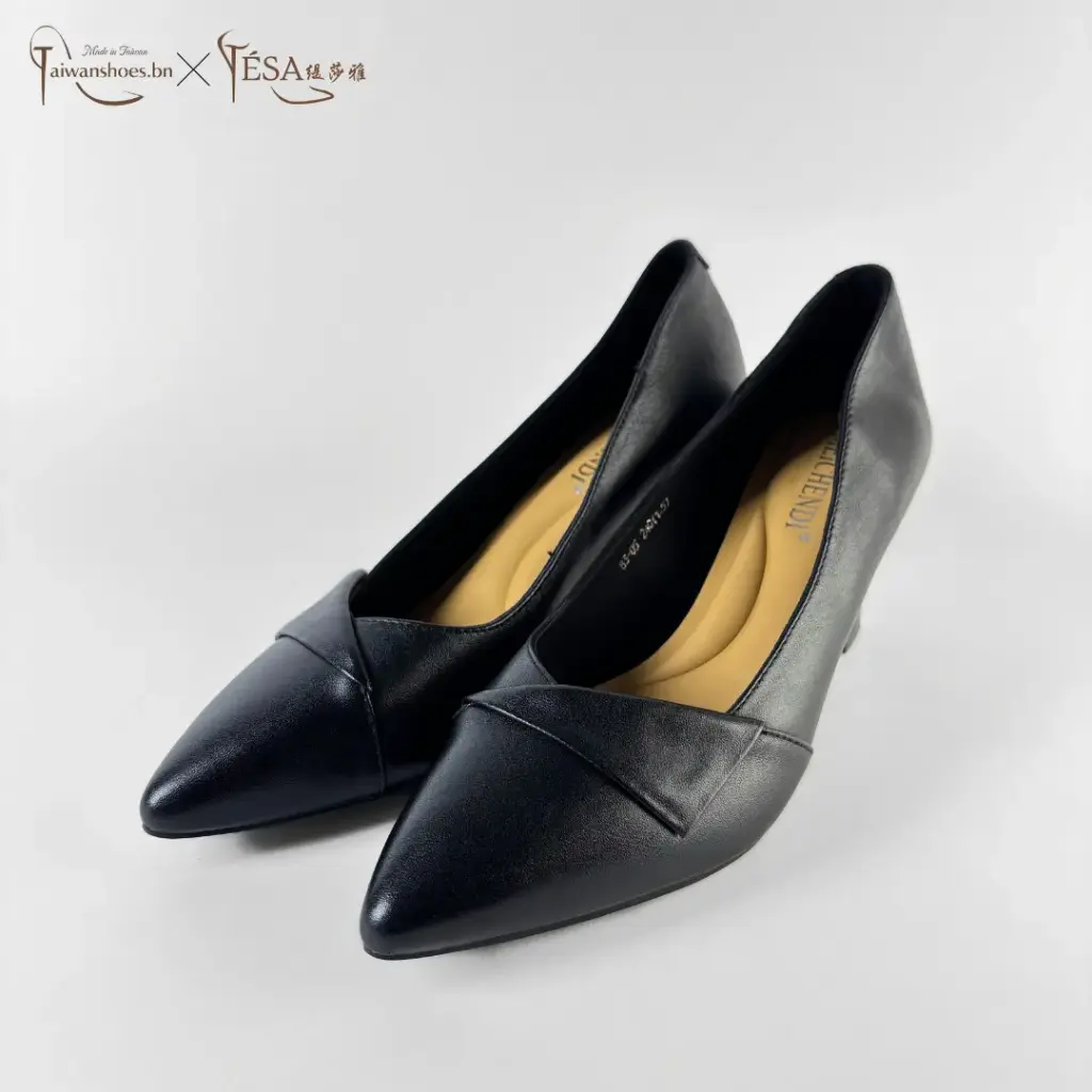 MCD010 - Folded Detail Cowhide Pumps (Black, 35)