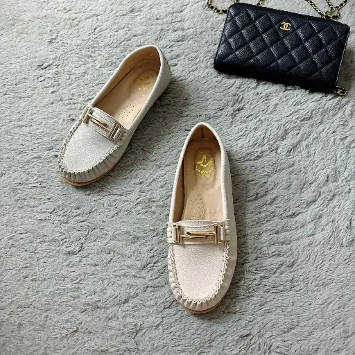 JP23 - Gold-Buckle Loafers