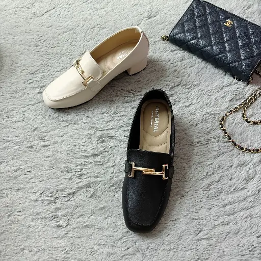 MA51 - Gold-Buckle Low Heel Loafers