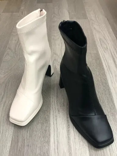 TT3 - Square-Toe Ankle Boots
